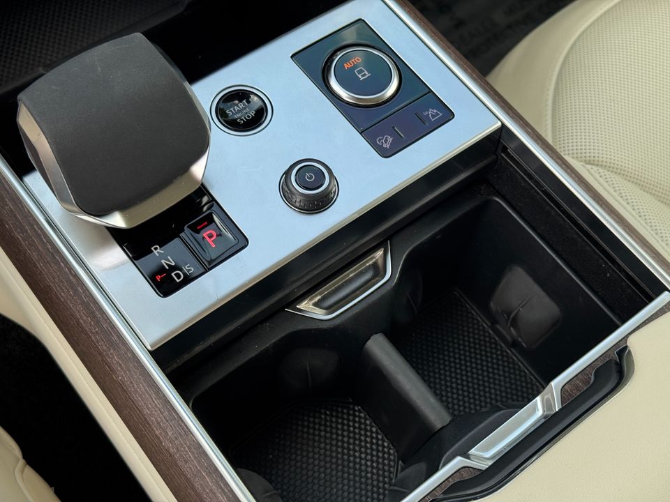 2023 Land Rover Range Rover SE P400