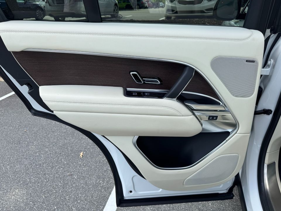 2023 Land Rover Range Rover SE P400