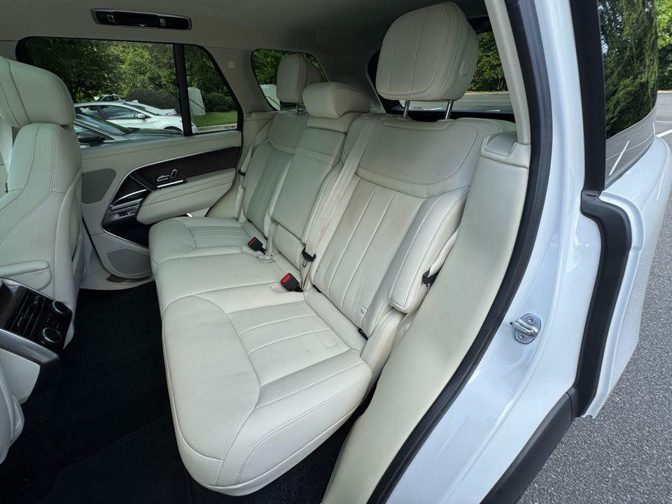 2023 Land Rover Range Rover SE P400