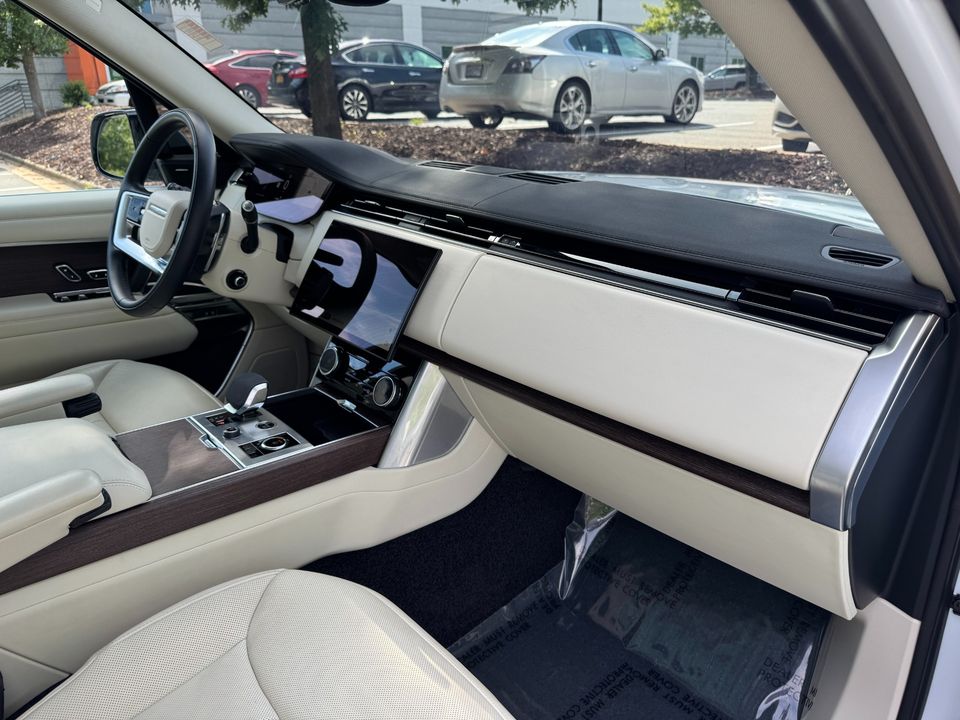 2023 Land Rover Range Rover SE P400