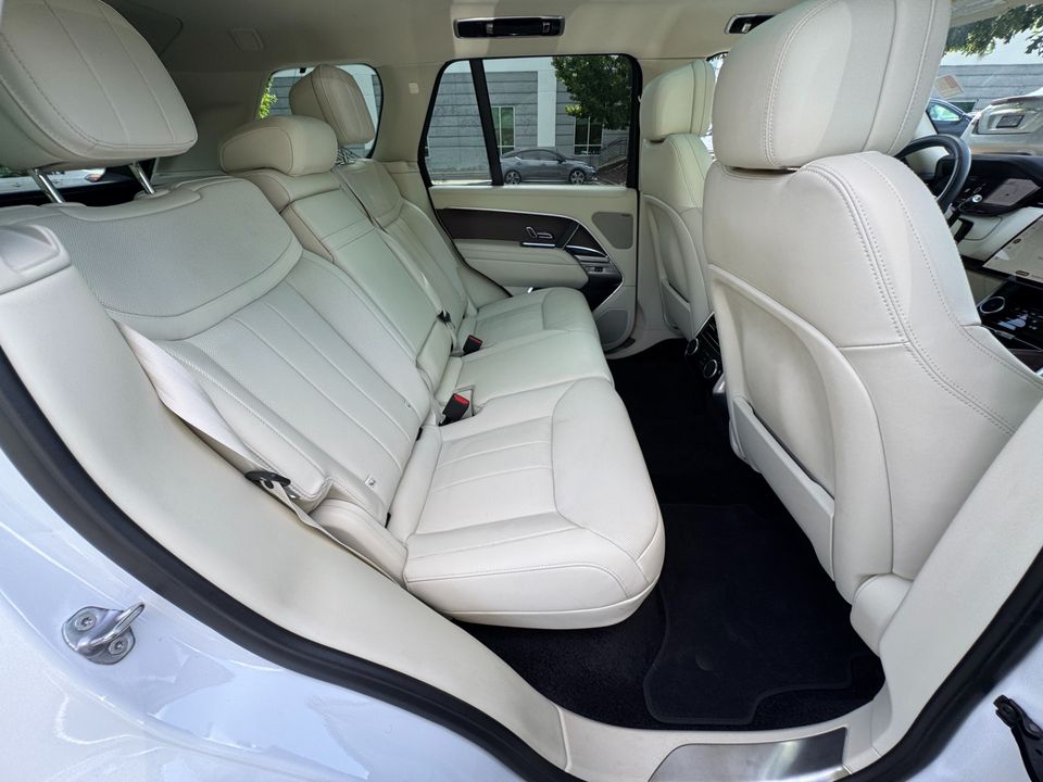 2023 Land Rover Range Rover SE P400