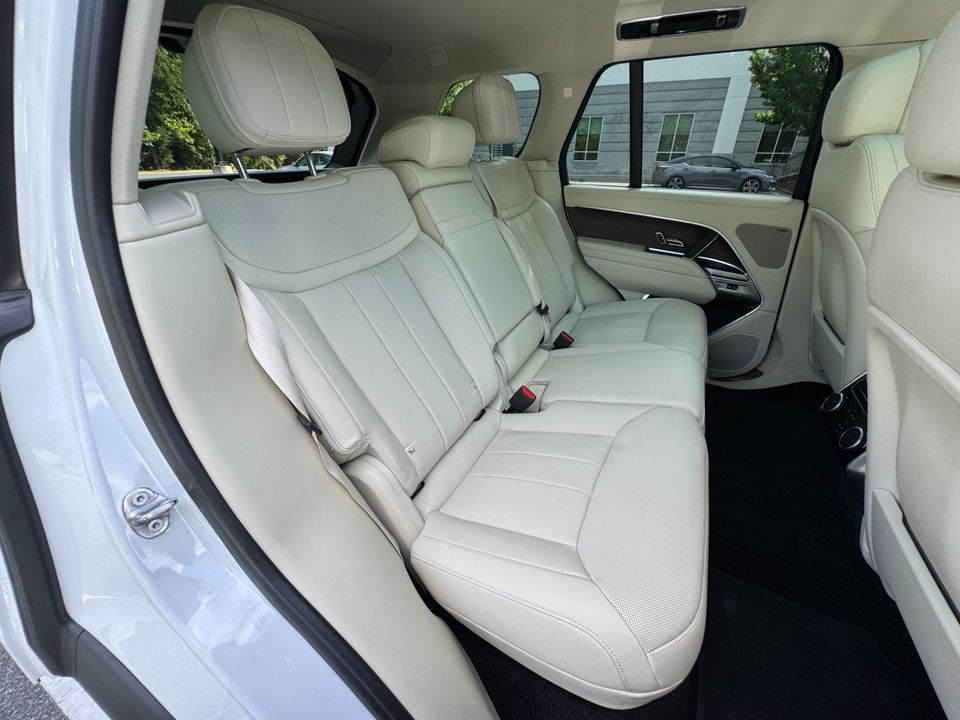 2023 Land Rover Range Rover SE P400