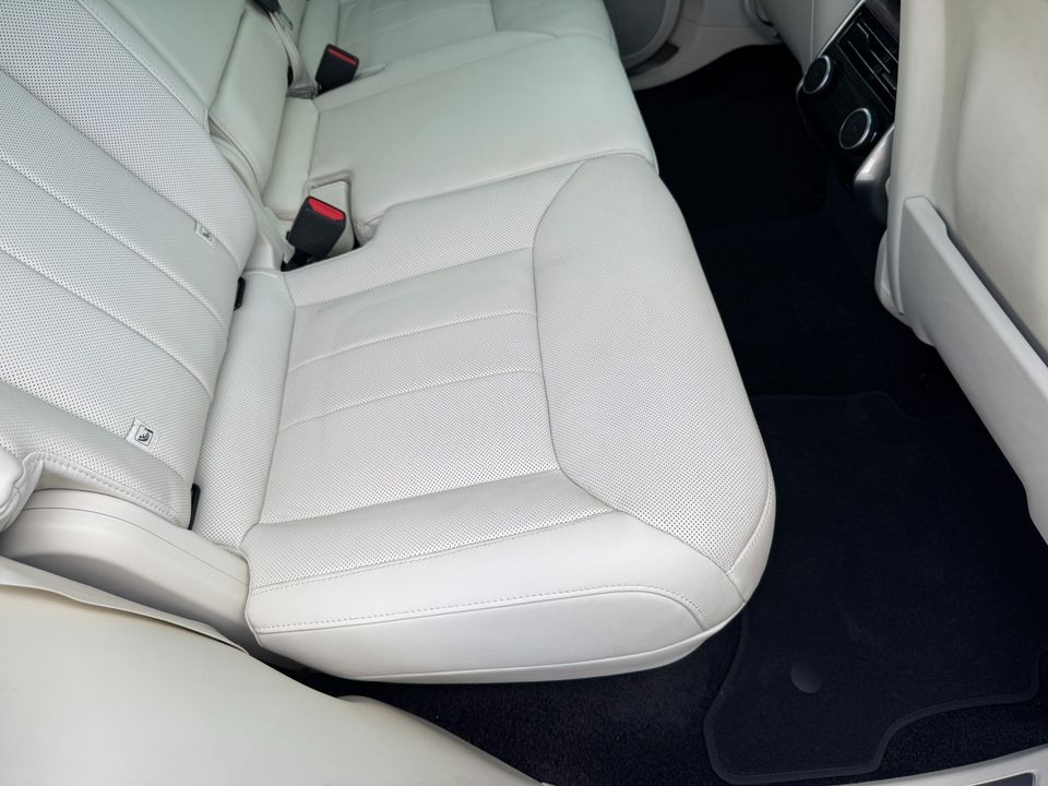 2023 Land Rover Range Rover SE P400