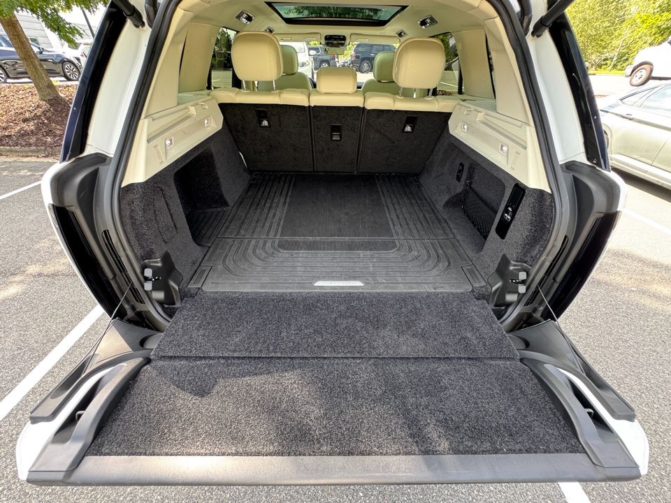 2023 Land Rover Range Rover SE P400