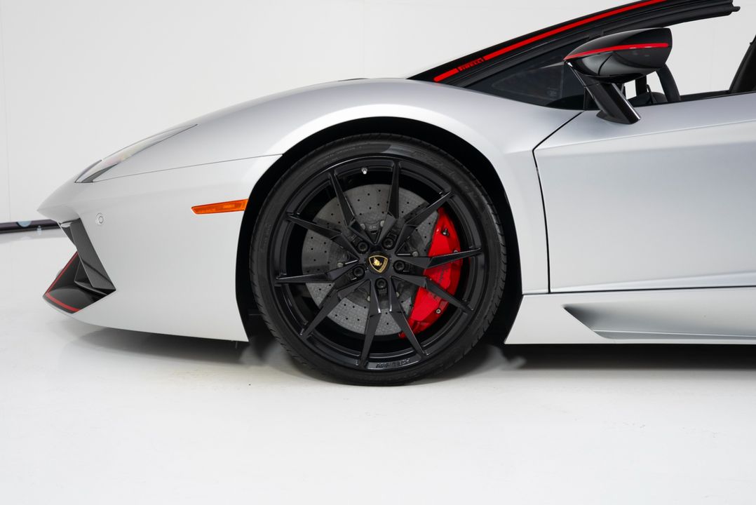2016 Lamborghini Aventador Roadster
