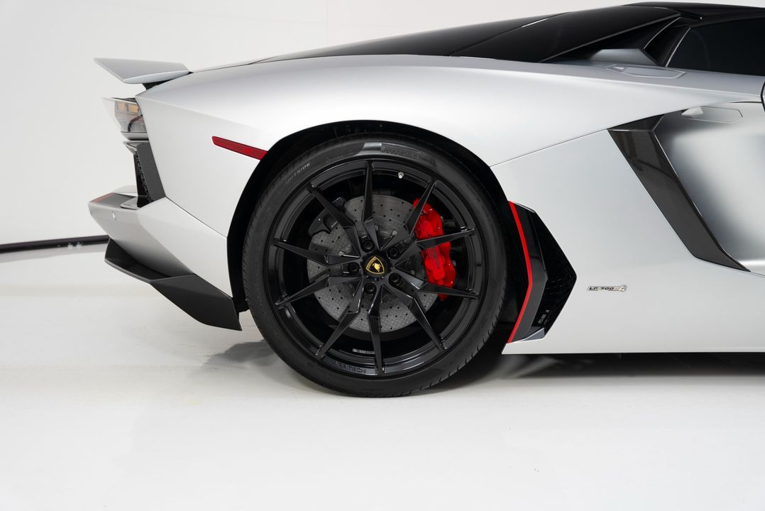 2016 Lamborghini Aventador Roadster