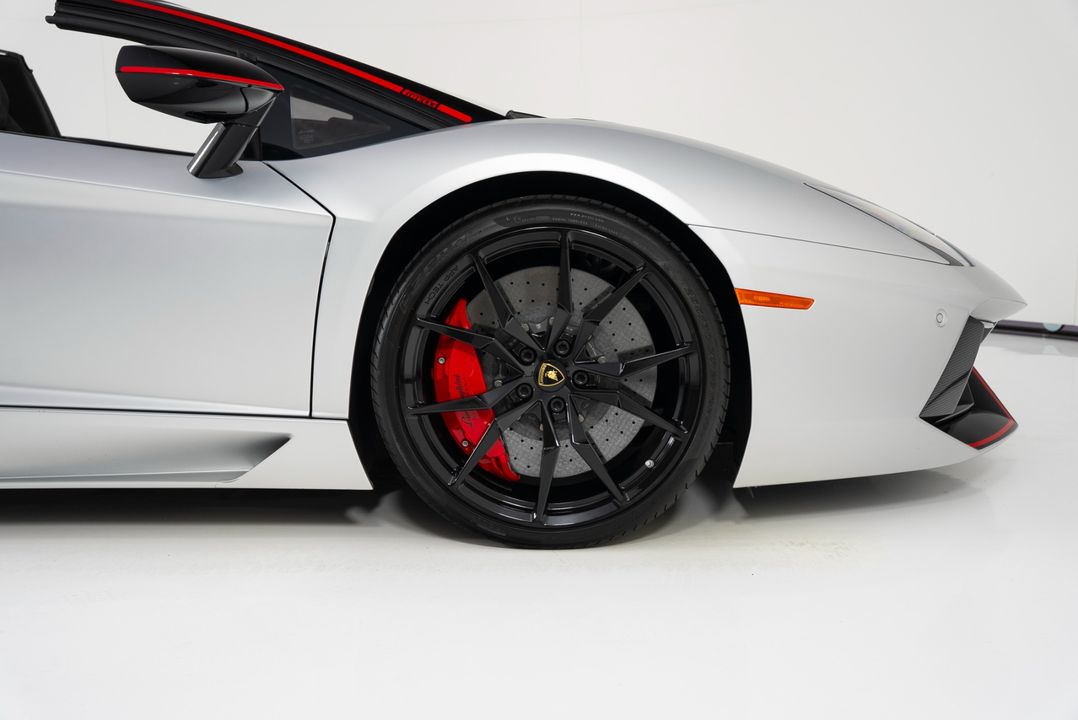 2016 Lamborghini Aventador Roadster