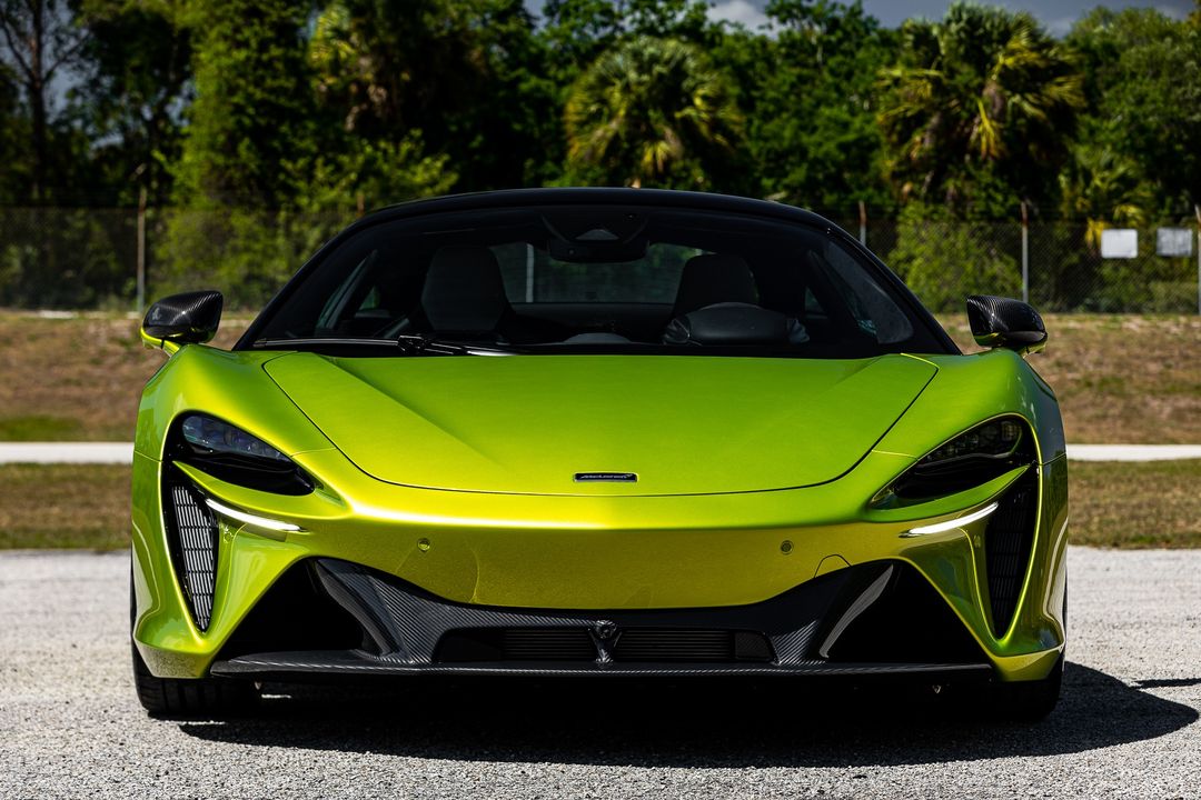 2023 McLaren Artura