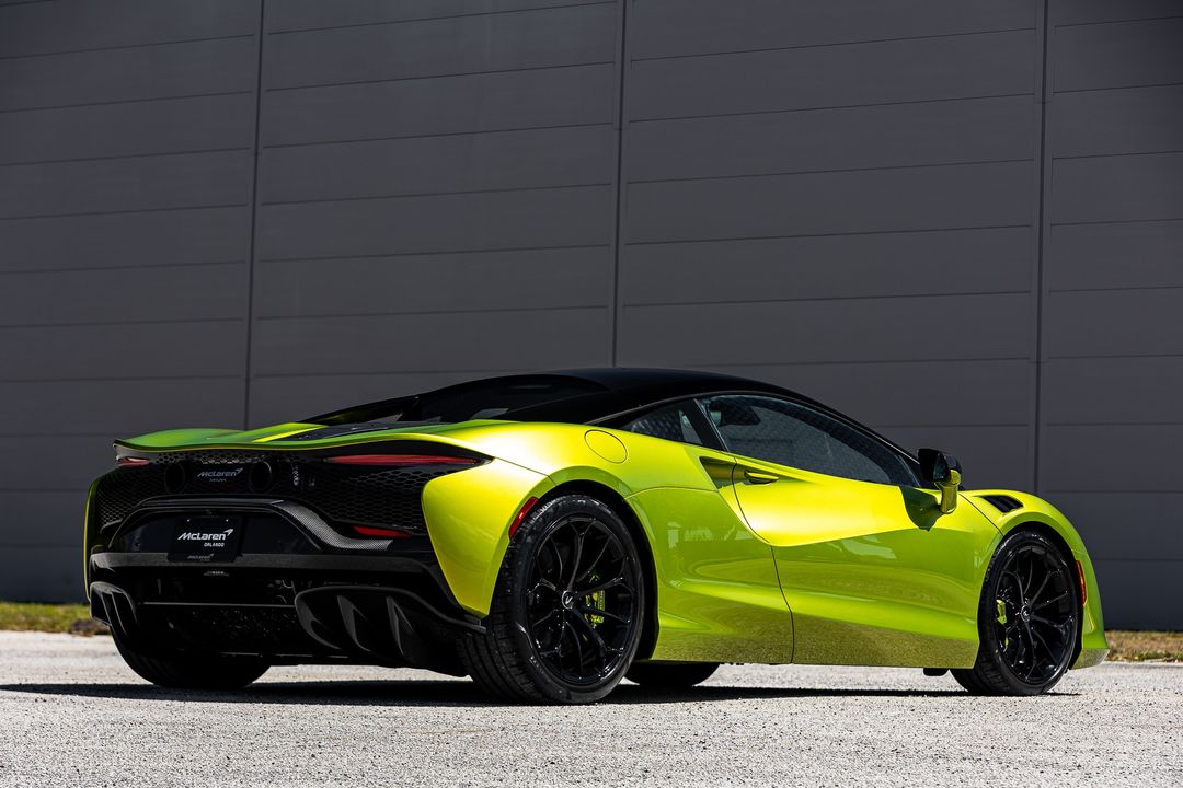 2023 McLaren Artura