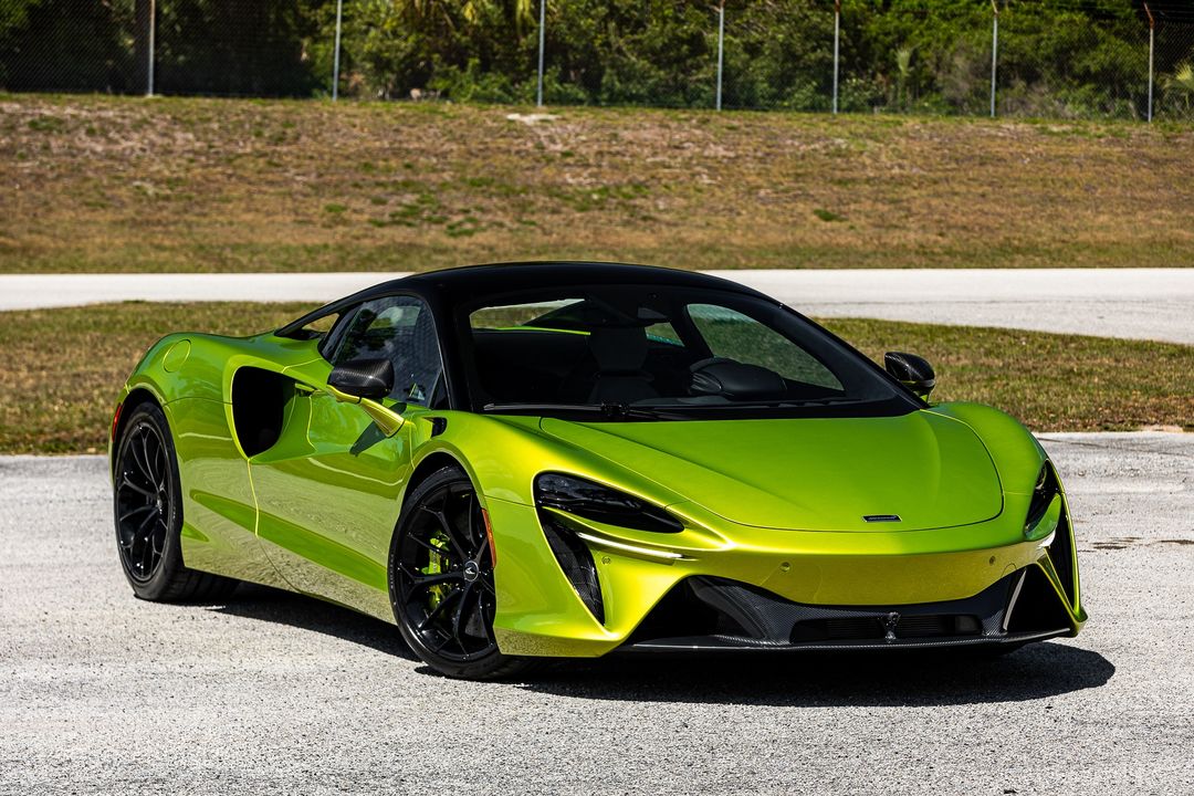 2023 McLaren Artura