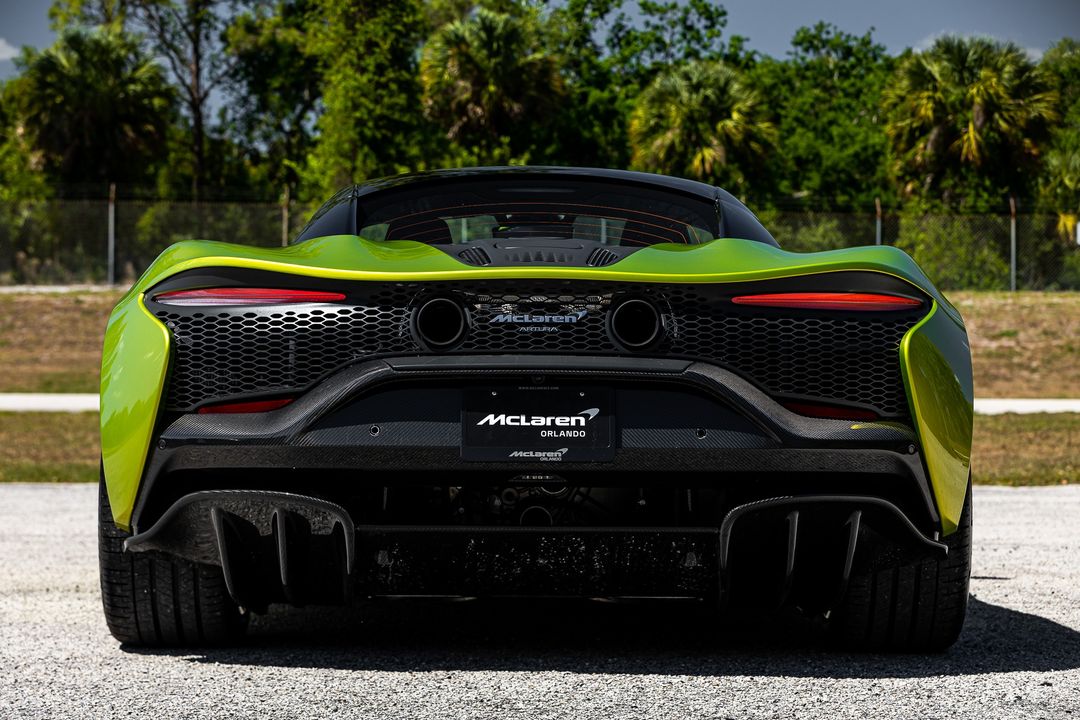 2023 McLaren Artura