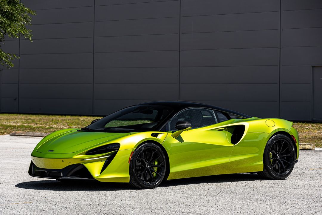2023 McLaren Artura