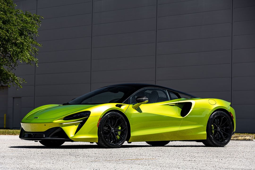 2023 McLaren Artura