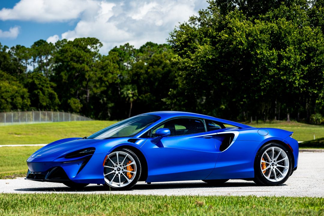 2023 McLaren Artura
