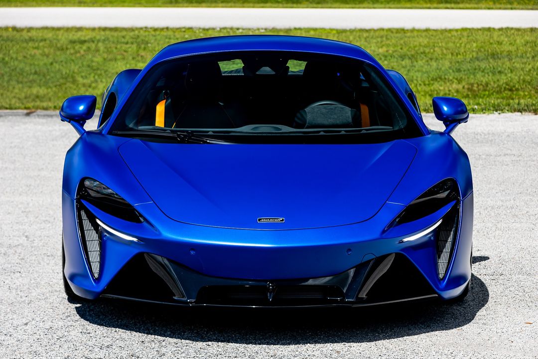 2023 McLaren Artura