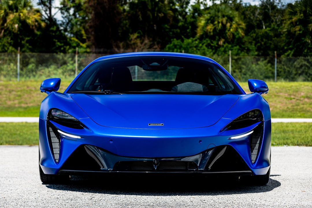 2023 McLaren Artura
