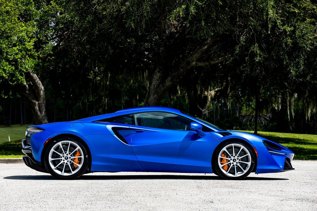 2023 McLaren Artura