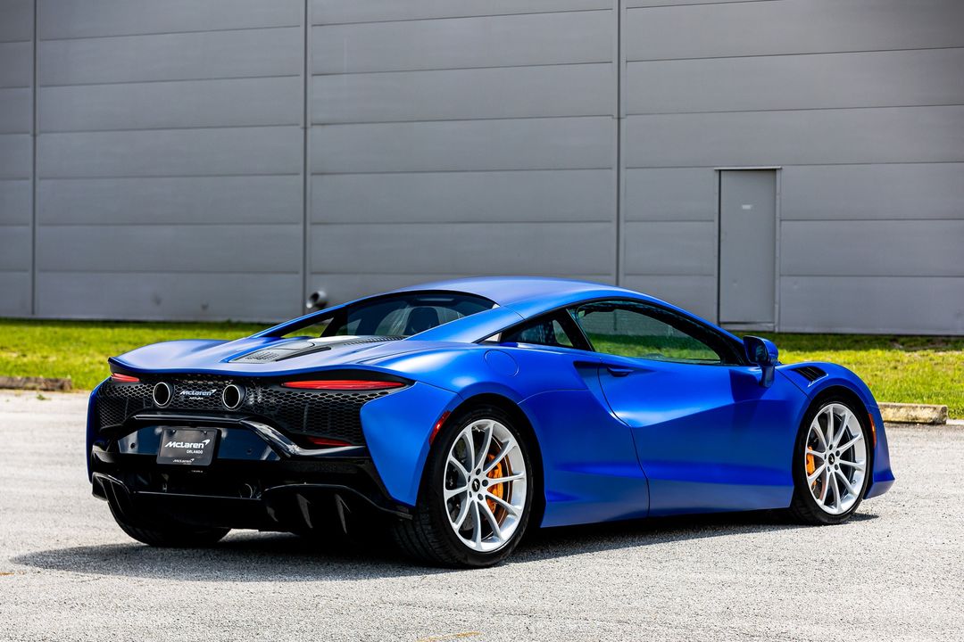 2023 McLaren Artura