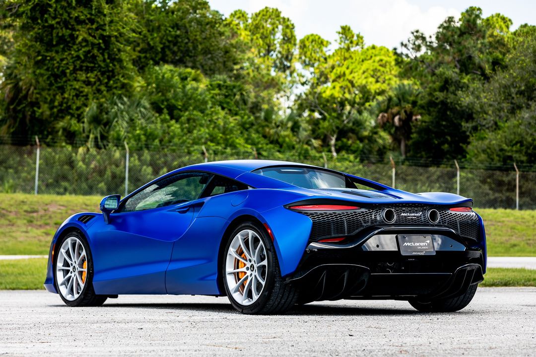 2023 McLaren Artura