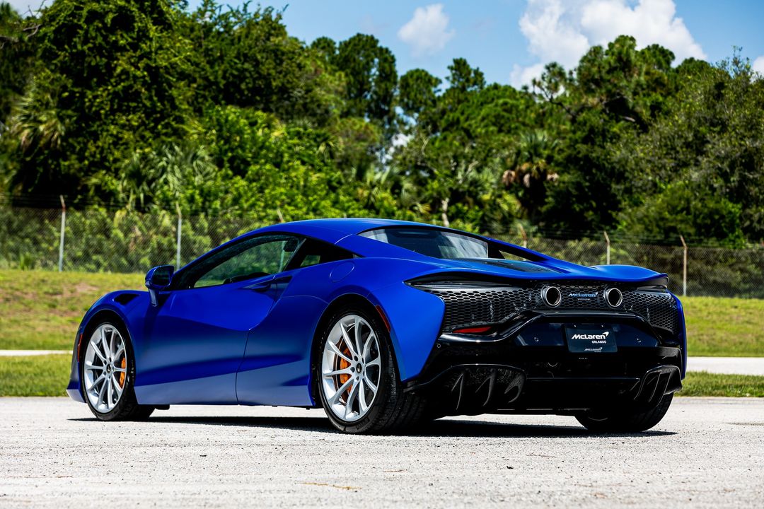 2023 McLaren Artura