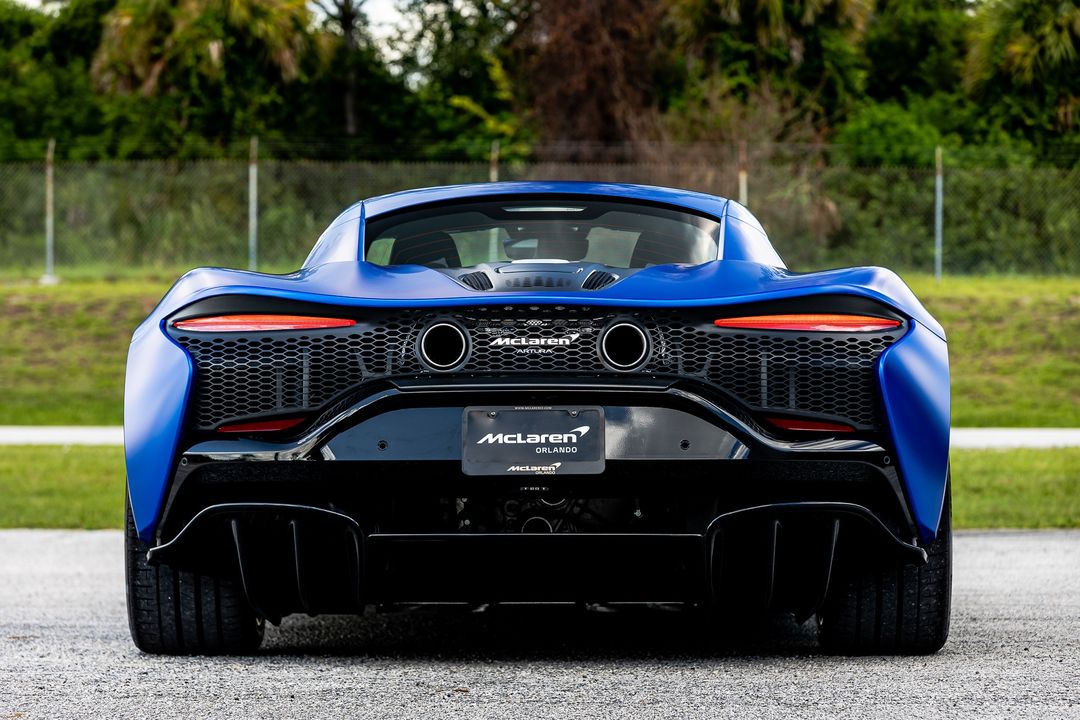 2023 McLaren Artura