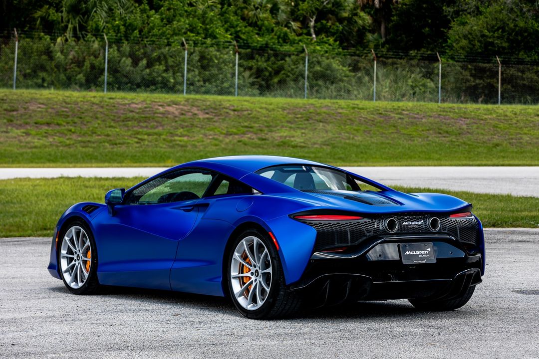 2023 McLaren Artura