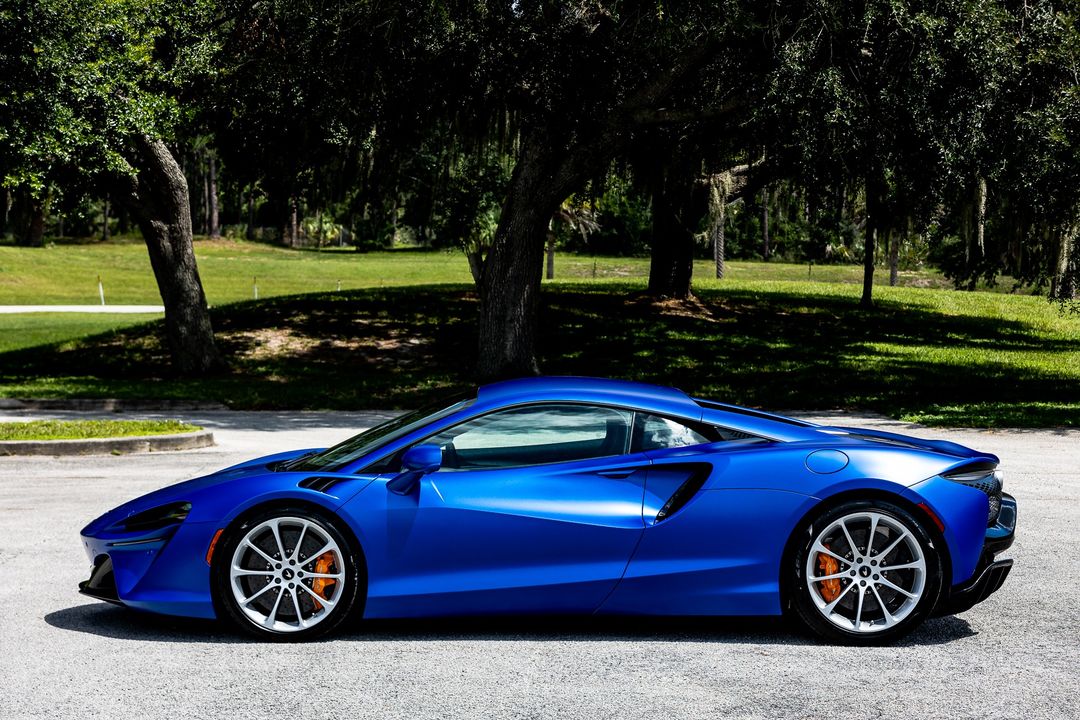 2023 McLaren Artura
