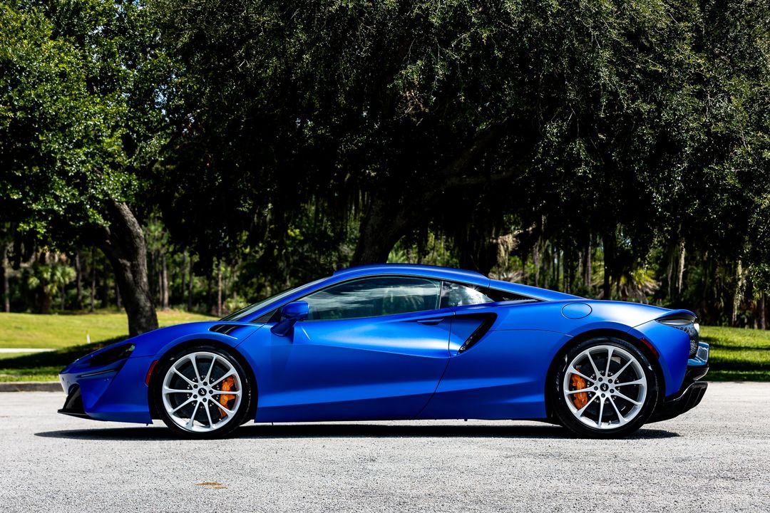 2023 McLaren Artura