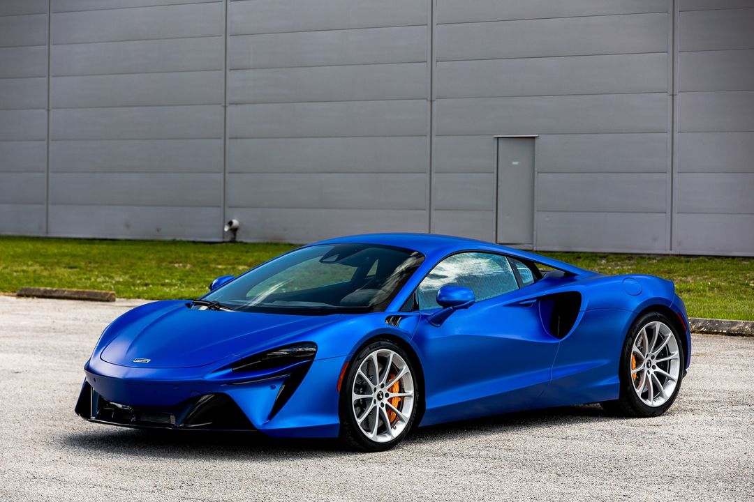 2023 McLaren Artura