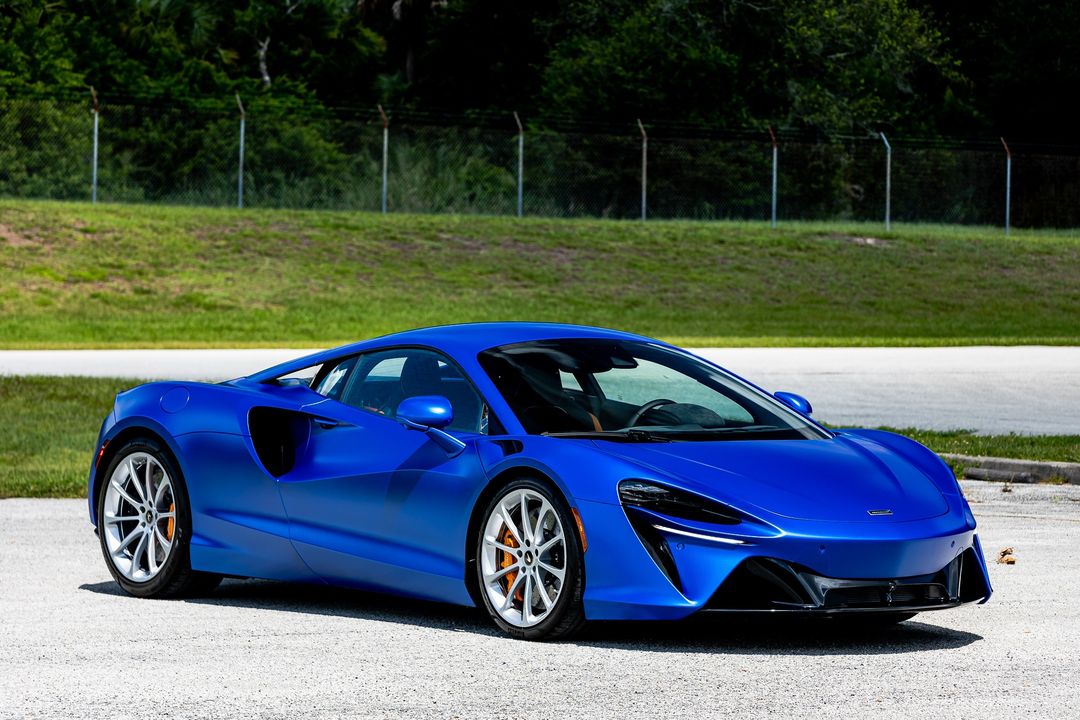 2023 McLaren Artura