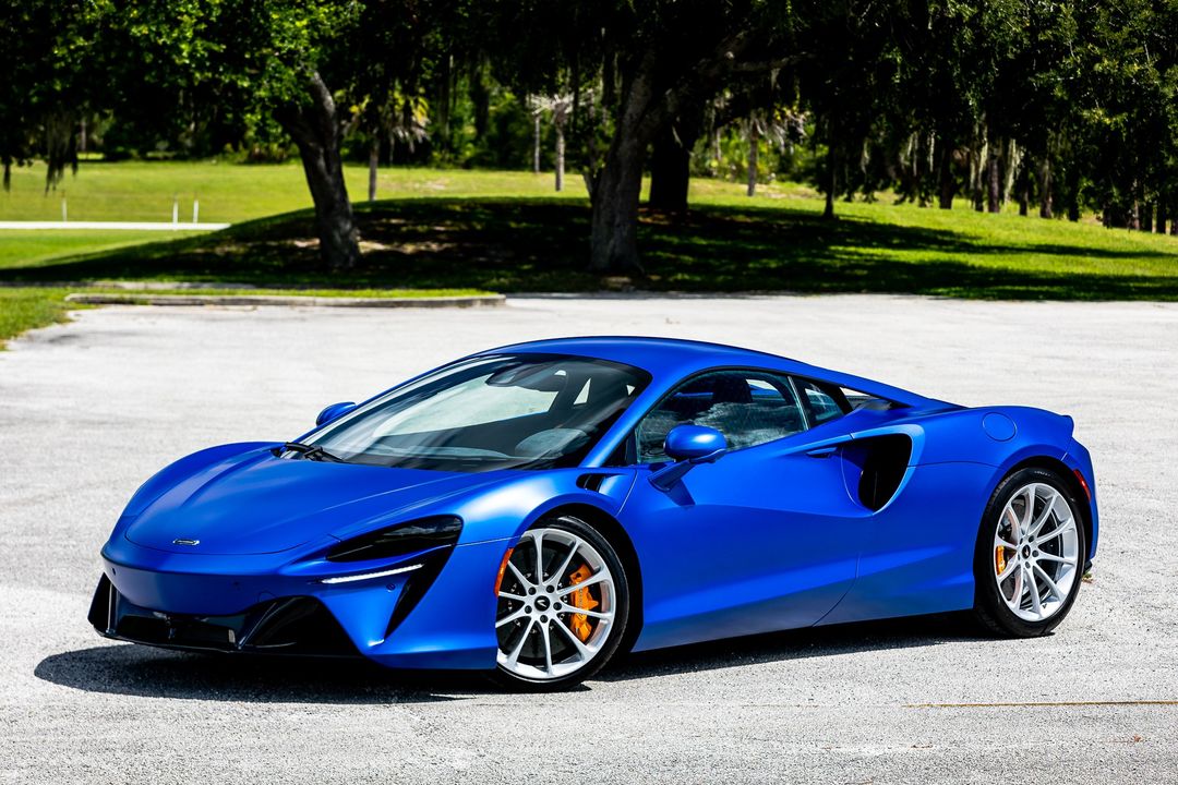 2023 McLaren Artura