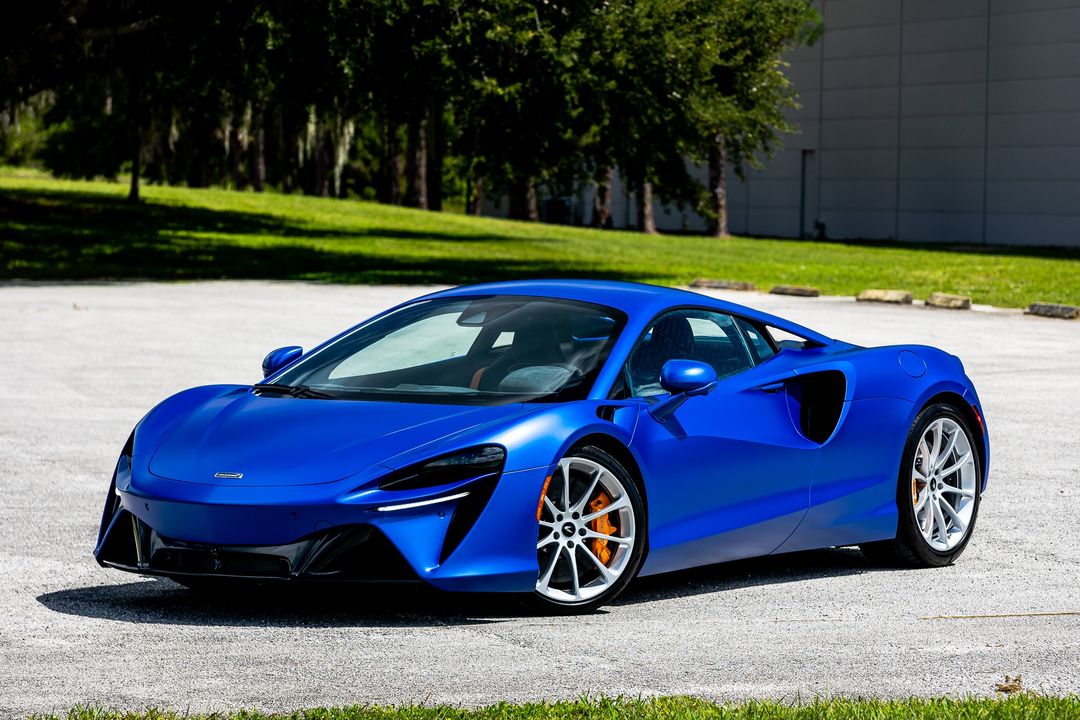 2023 McLaren Artura