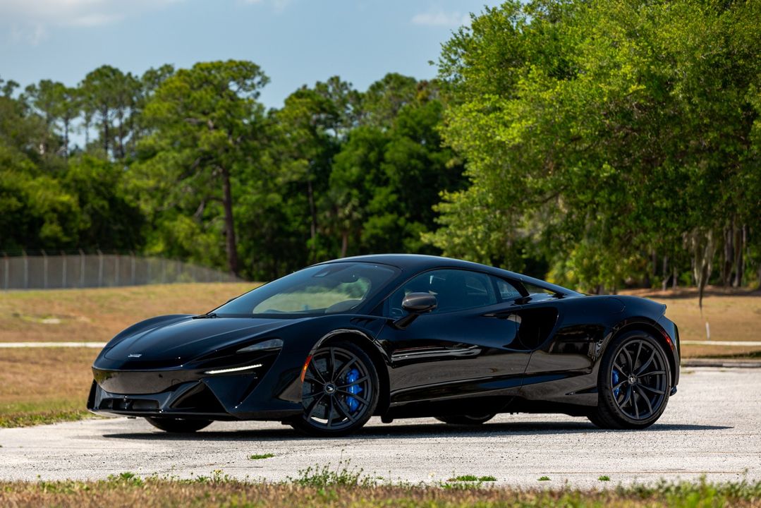 2023 McLaren Artura
