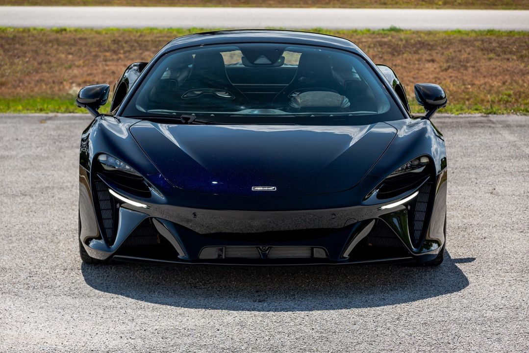 2023 McLaren Artura