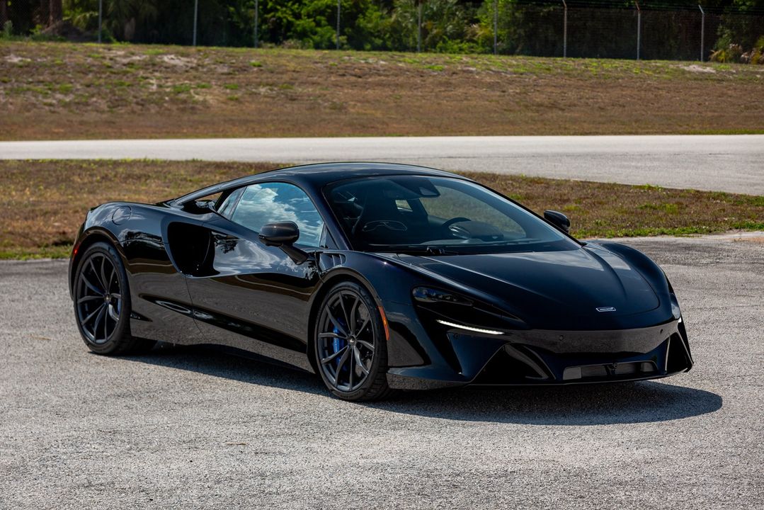 2023 McLaren Artura