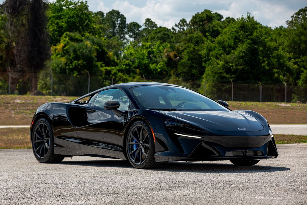2023 McLaren Artura