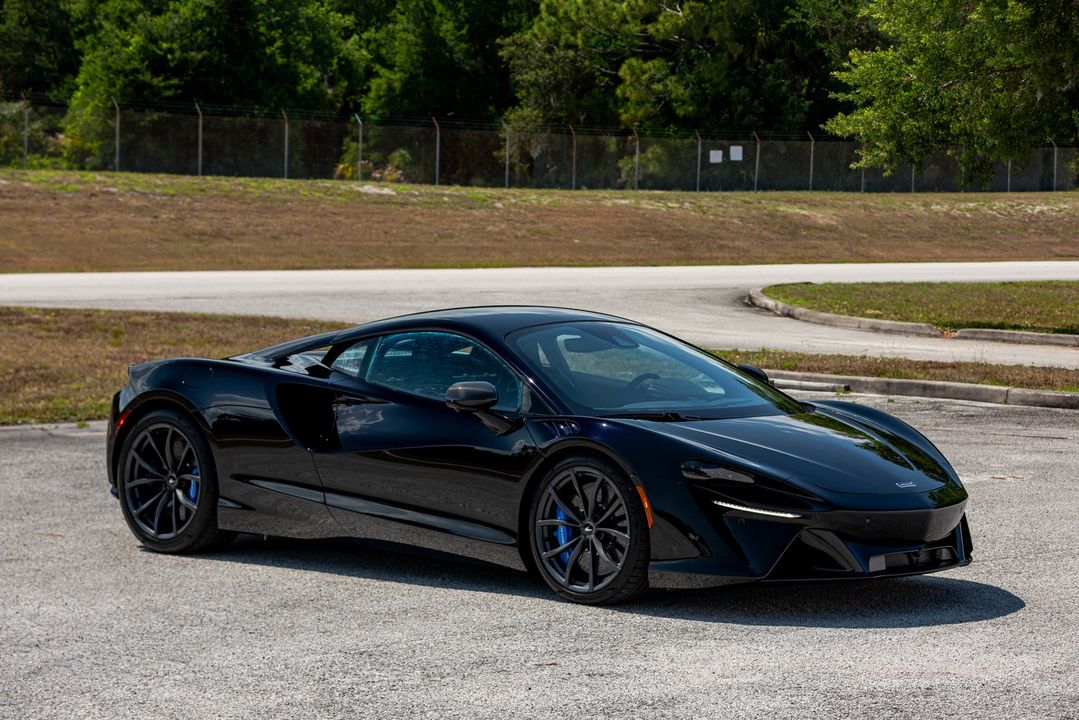2023 McLaren Artura