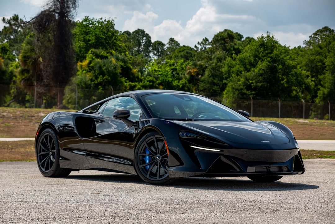2023 McLaren Artura