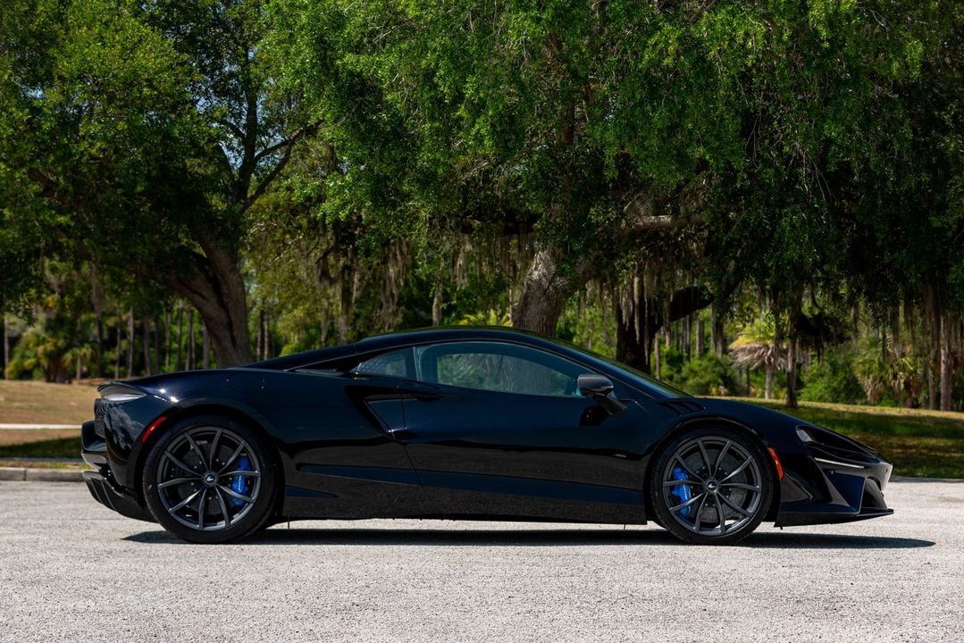 2023 McLaren Artura