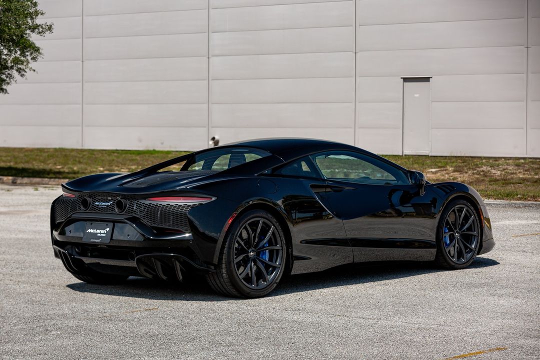 2023 McLaren Artura
