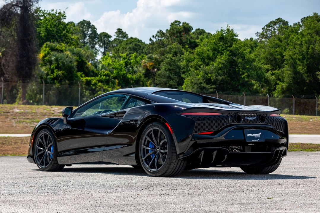 2023 McLaren Artura