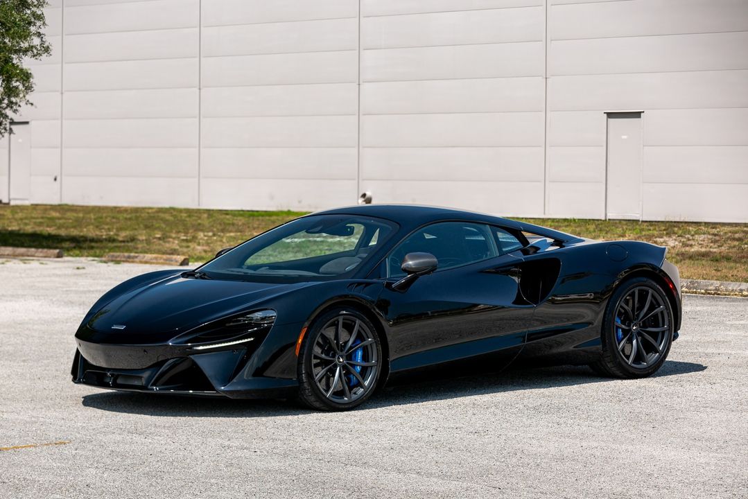 2023 McLaren Artura