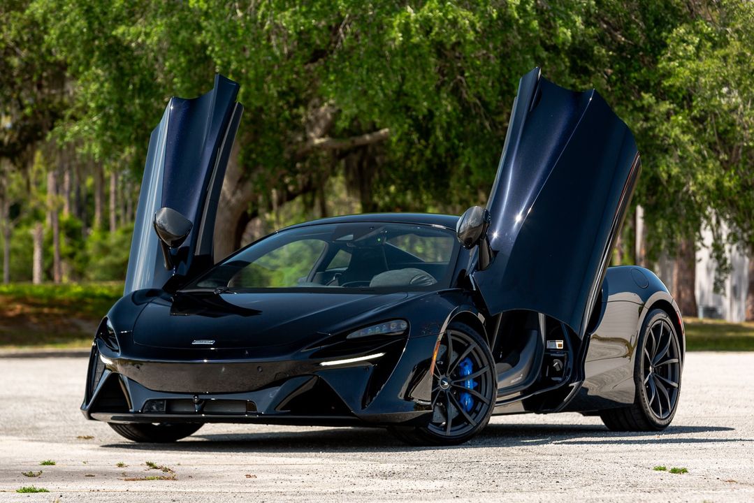 2023 McLaren Artura