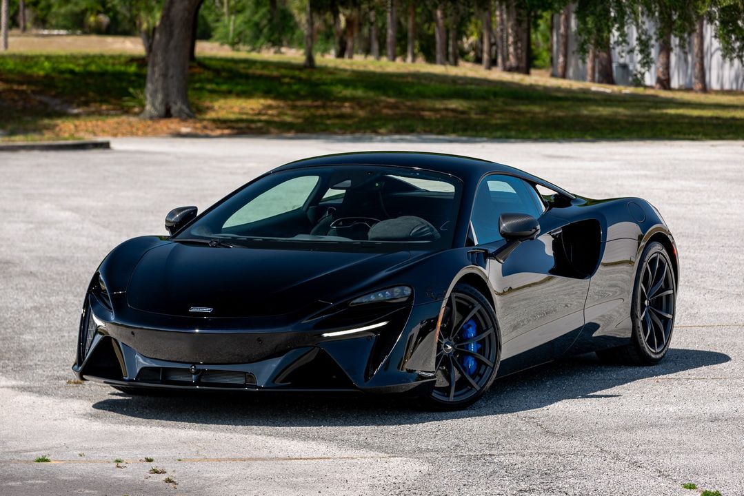 2023 McLaren Artura