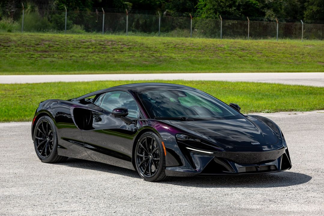 2024 McLaren Artura