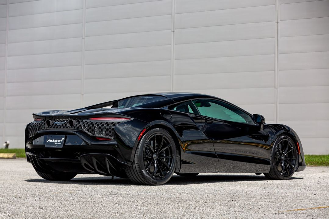 2024 McLaren Artura