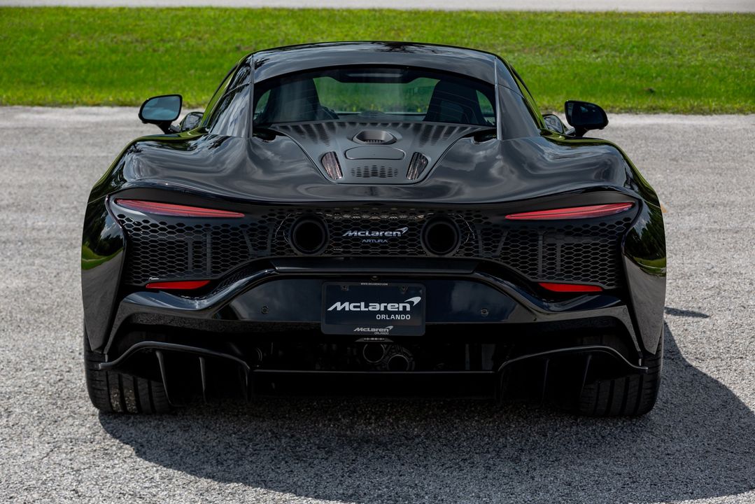 2024 McLaren Artura