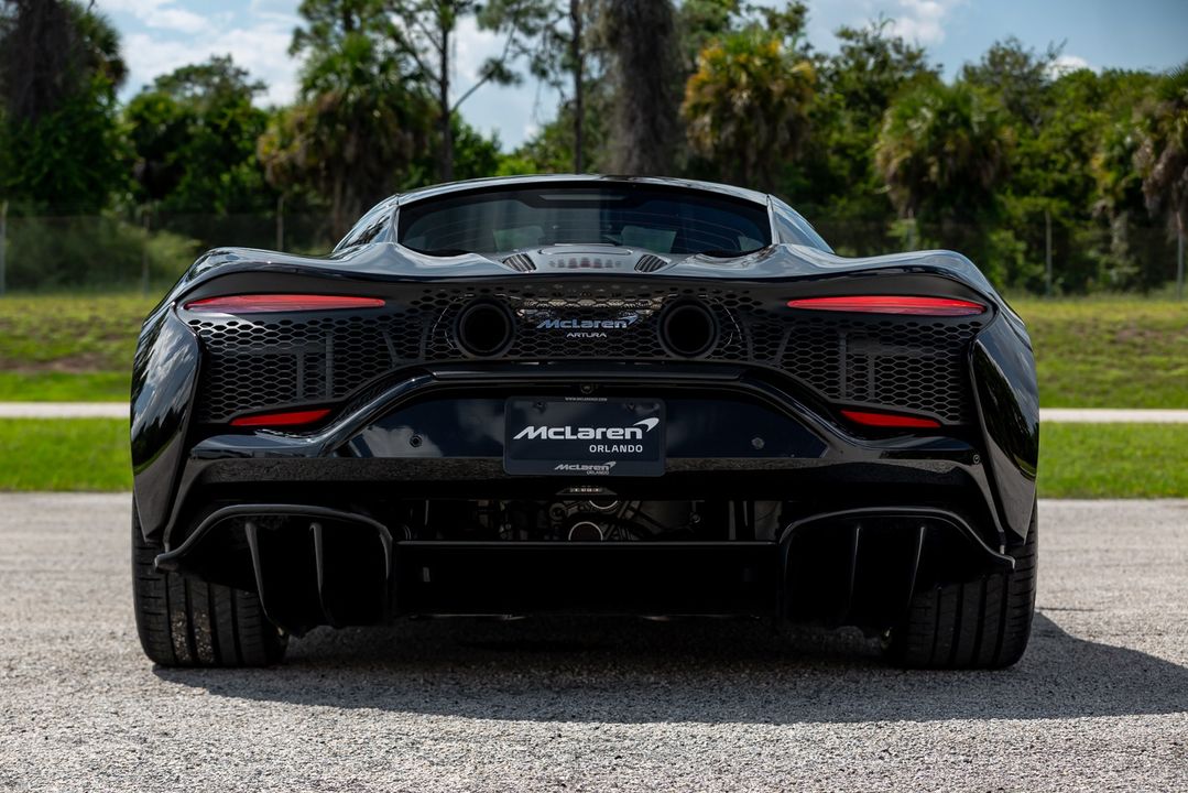 2024 McLaren Artura
