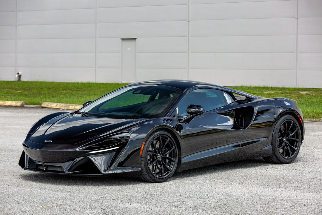 2024 McLaren Artura