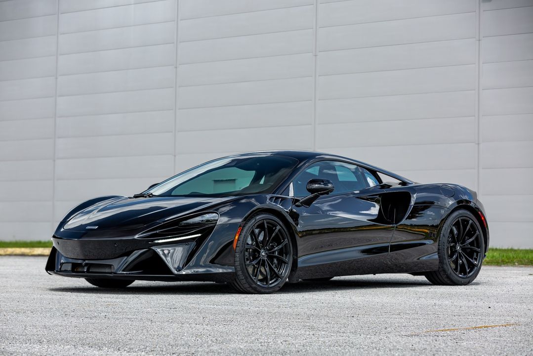 2024 McLaren Artura